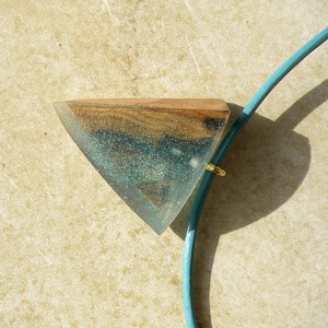 Műgyanta nyaklánc olajfa darabokkal - ékszer - nyaklánc - medálos nyaklánc - Meska.hu