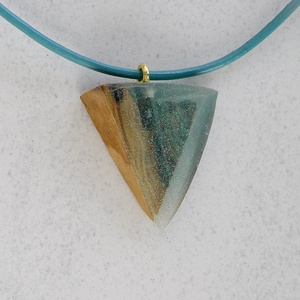 Műgyanta nyaklánc olajfa darabokkal - ékszer - nyaklánc - medálos nyaklánc - Meska.hu