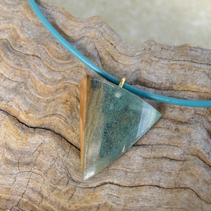 Műgyanta nyaklánc olajfa darabokkal, Ékszer, Nyaklánc, Medálos nyaklánc, Ékszerkészítés, MESKA