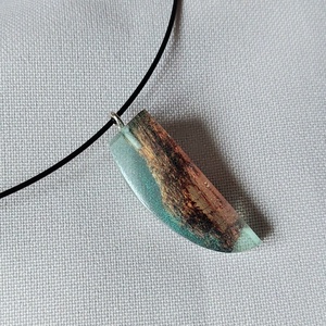 Türkiz színű műgyanta nyaklánc  - ékszer - nyaklánc - medálos nyaklánc - Meska.hu