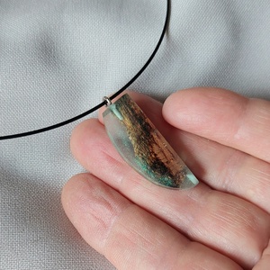 Türkiz színű műgyanta nyaklánc  - ékszer - nyaklánc - medálos nyaklánc - Meska.hu