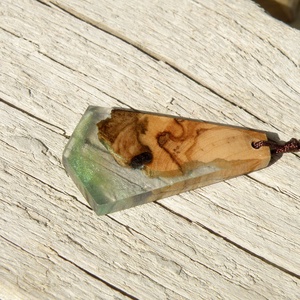 Nyaklánc műgyantából olajfával  - ékszer - nyaklánc - medálos nyaklánc - Meska.hu