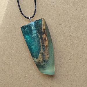 Unisex műgyanta nyaklánc olajfával - Meska.hu