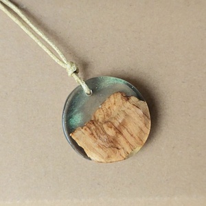 Gyantába zárt hegyoldal nyaklánc - ékszer - nyaklánc - medálos nyaklánc - Meska.hu