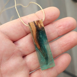 Nyaklánc olajfával és műgyantával - ékszer - nyaklánc - medálos nyaklánc - Meska.hu