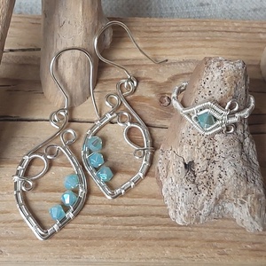 Ezüstözött fülbevaló és gyűrű swarovski kristállyal - ékszer - ékszerszett - Meska.hu