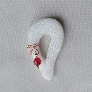 Rose gold drót asszimetrikus fülékszer swarovski kristállyal - ékszer - fülbevaló - fülékszer - Meska.hu