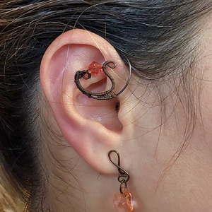 Rose gold drót asszimetrikus fülékszer swarovski kristállyal - ékszer - fülbevaló - fülékszer - Meska.hu