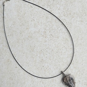 Acél drót nyaklánc turritella kővel - ékszer - nyaklánc - medálos nyaklánc - Meska.hu