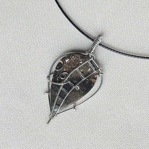 Acél drót nyaklánc turritella kővel - ékszer - nyaklánc - medálos nyaklánc - Meska.hu