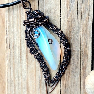 Kála - vörösréz drót nyaklánc kála alakú opalit kővel - ékszer - nyaklánc - medálos nyaklánc - Meska.hu