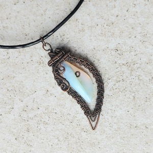 Kála - vörösréz drót nyaklánc kála alakú opalit kővel - ékszer - nyaklánc - medálos nyaklánc - Meska.hu