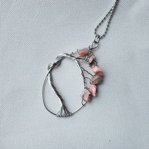 Életfa nyaklánc acél drótból rodonit ásvány kövekkel - ékszer - nyaklánc - medálos nyaklánc - Meska.hu