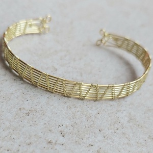 Arany színű merev karkötő - ékszer - karkötő - karperec - Meska.hu