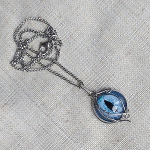 Acél nyaklánc kék sárkány szemmel - ékszer - nyaklánc - medálos nyaklánc - Meska.hu