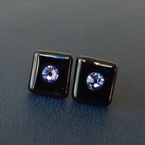 Fekete üveg fülbevaló lila swarovski kristállyal - ékszer - fülbevaló - pötty fülbevaló - Meska.hu