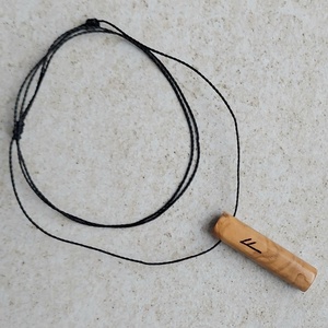 Kézi faragású olajfa unisex nyaklánc - ékszer - nyaklánc - medálos nyaklánc - Meska.hu