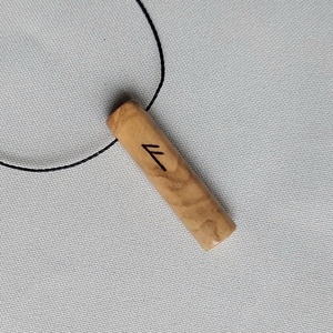 Kézi faragású olajfa unisex nyaklánc, Ékszer, Nyaklánc, Medálos nyaklánc, Ékszerkészítés, Famegmunkálás, MESKA