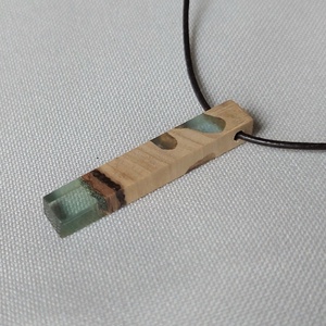 Olajfa és műgyanta unisex nyaklánc - ékszer - nyaklánc - medálos nyaklánc - Meska.hu