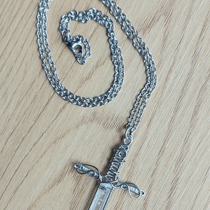 Acél kard férfi nyaklánc hegyikristállyal - ékszer - nyaklánc - medálos nyaklánc - Meska.hu