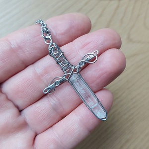 Acél kard férfi nyaklánc hegyikristállyal - ékszer - nyaklánc - medálos nyaklánc - Meska.hu