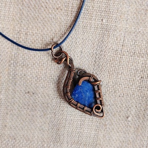 Kisebb vörösréz nyaklánc lápis lazuli ásvánnyal - ékszer - nyaklánc - medálos nyaklánc - Meska.hu