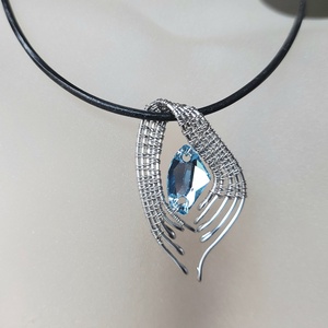 Acél drót nyaklánc kék swarovski kristállyal - ékszer - nyaklánc - medálos nyaklánc - Meska.hu