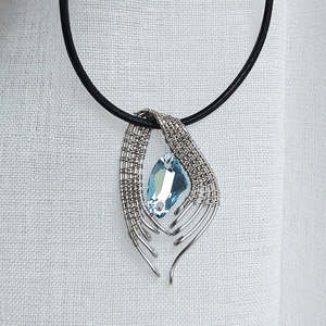 Acél drót nyaklánc kék swarovski kristállyal - ékszer - nyaklánc - medálos nyaklánc - Meska.hu