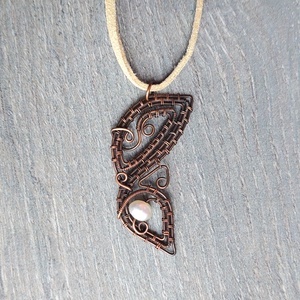 Vörösréz lepkeszársz nyaklánc tenyésztett gyönggyel - ékszer - nyaklánc - medálos nyaklánc - Meska.hu