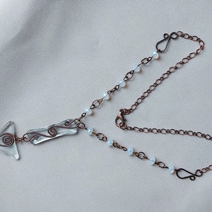 Drót nyaklánc olvasztott üveggel és gyöngyökkel - ékszer - nyaklánc - medálos nyaklánc - Meska.hu