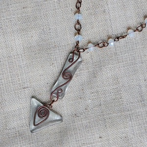 Drót nyaklánc olvasztott üveggel és gyöngyökkel - ékszer - nyaklánc - medálos nyaklánc - Meska.hu