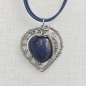 Acél drót nyaklánc szív lápis lazuli ásvány kővel - Meska.hu