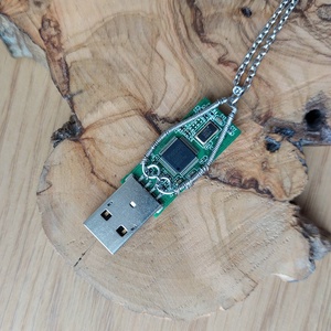 Férfi nyaklánc pendrive belsővel - ékszer - nyaklánc - medálos nyaklánc - Meska.hu