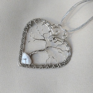 Acél életfa nyaklánc kalcedon ásvány kővel - ékszer - nyaklánc - medálos nyaklánc - Meska.hu