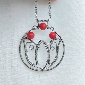 Acél tulipán nyaklánc piros jáde ásvány golyókkal - ékszer - nyaklánc - medálos nyaklánc - Meska.hu