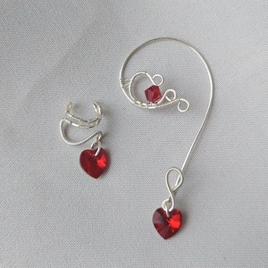 Ezüstözött drót asszimetrikus fülékszer szív swarovski kristállyal - Meska.hu