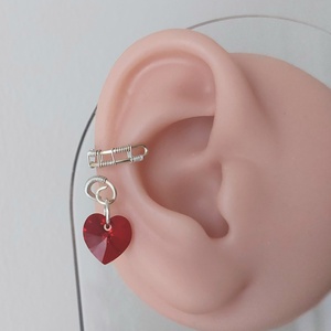 Ezüstözött drót asszimetrikus fülékszer szív swarovski kristállyal - ékszer - fülbevaló - fülékszer - Meska.hu