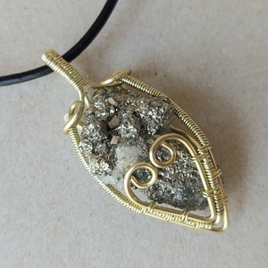 Pirit ásvány nyaklánc - ékszer - nyaklánc - medálos nyaklánc - Meska.hu