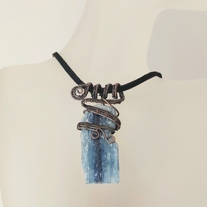 Vörösréz nyaklánc nyers kianit ásvány kővel, Ékszer, Nyaklánc, Medálos nyaklánc, , MESKA