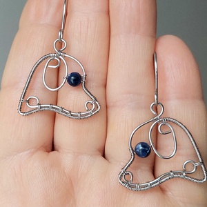 Acél kutya fülbevaló szodalit ásvány golyóval - ékszer - fülbevaló - lógó fülbevaló - Meska.hu