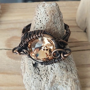 Feltűnő vörösréz gyűrű swarovski kristállyal, Ékszer, Gyűrű, Statement gyűrű, Ékszerkészítés, MESKA