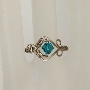 Antikolt alpakka gyűrű swarovski kristállyal - ékszer - gyűrű - statement gyűrű - Meska.hu