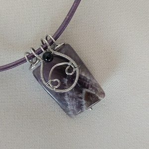 Ametiszt ásvány acél nyaklánc ónix golyóval - ékszer - nyaklánc - medálos nyaklánc - Meska.hu