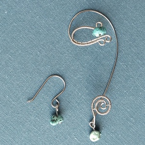 Acél fülékszer türkiz ásvány kövekkel - ékszer - fülbevaló - fülékszer - Meska.hu