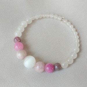 Ásvány karkötő szelenit, kunzit, turmalin, lepidolit és hókvarc kövekkel - ékszer - karkötő - ásványkarkötő - Meska.hu