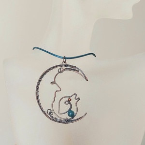 Vörösréz hold és kutya nyaklánc apatit ásvány kővel, Ékszer, Nyaklánc, Medálos nyaklánc, Ékszerkészítés, MESKA