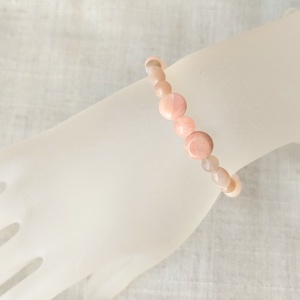 Ásvány karkötő turmalin, andok opál, barack holdkő és barack aventurin kövekkel - ékszer - karkötő - ásványkarkötő - Meska.hu