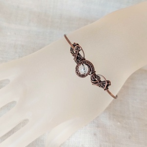 Roppantott hegyikristály vörösréz karkötő, Ékszer, Karkötő, Ásványkarkötő, Ékszerkészítés, Vörösréz drótból készült merev karkötő roppantott hegyikristály golyóval.
Max. 19 cm-es csuklóra il..., MESKA