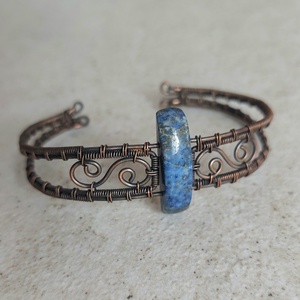 Merev vörösréz karkötő lápis lazuli ásvány kővel - ékszer - karkötő - karperec - Meska.hu