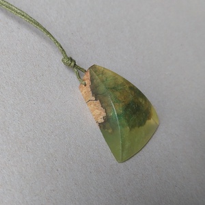 Halványzöld műgyanta nyaklánc olajfával, Ékszer, Nyaklánc, Medálos nyaklánc, Ékszerkészítés, MESKA